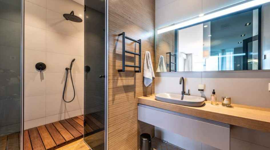 Tricity-Montview-Gallery-Washroom